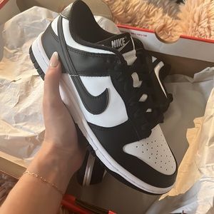 Nike Dunk Low Black / White